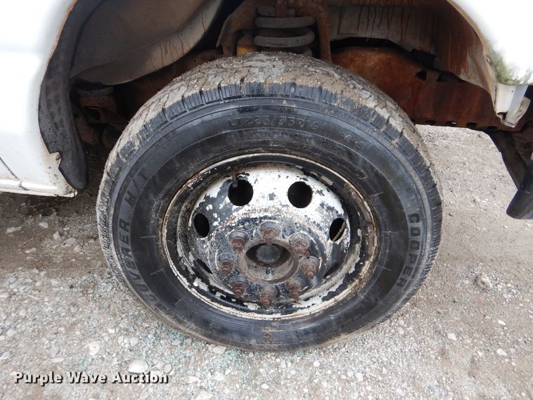 image for item HJ9804 1995 Ford E350 Super Duty  delivery van