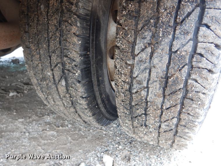 image for item HJ9804 1995 Ford E350 Super Duty  delivery van