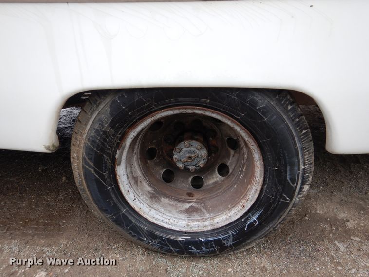 image for item HJ9804 1995 Ford E350 Super Duty  delivery van