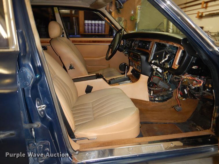 image for item HJ9897 1986 Jaguar XJ6