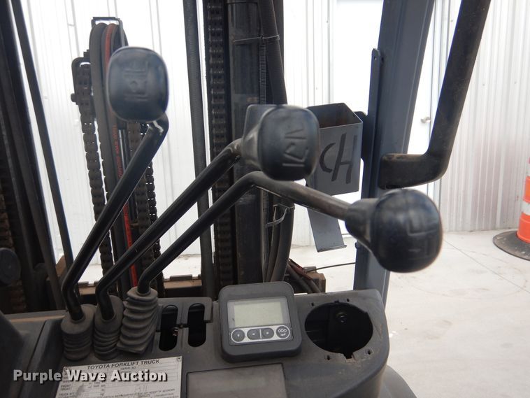 image for item HO9888 2008 Toyota 8FGU20  forklift