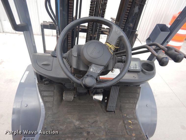 image for item HO9889 2008 Toyota 8FGU20  forklift