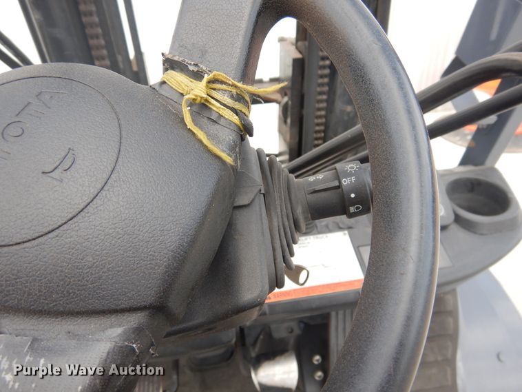 image for item HO9889 2008 Toyota 8FGU20  forklift