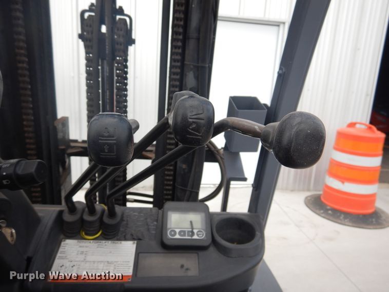 image for item HO9889 2008 Toyota 8FGU20  forklift