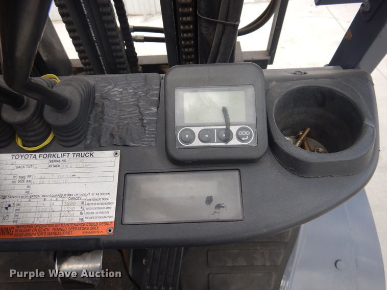 image for item HO9889 2008 Toyota 8FGU20  forklift