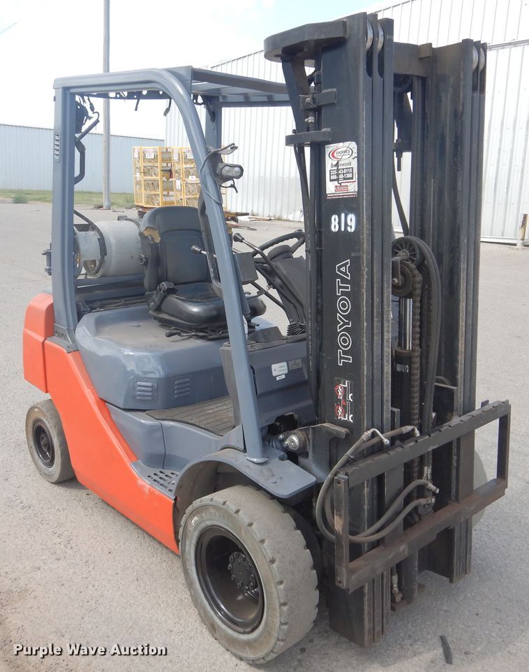 image for item HO9891 2008 Toyota 8FGU20  forklift
