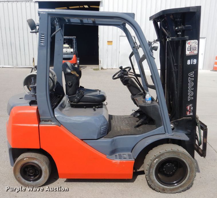 image for item HO9891 2008 Toyota 8FGU20  forklift
