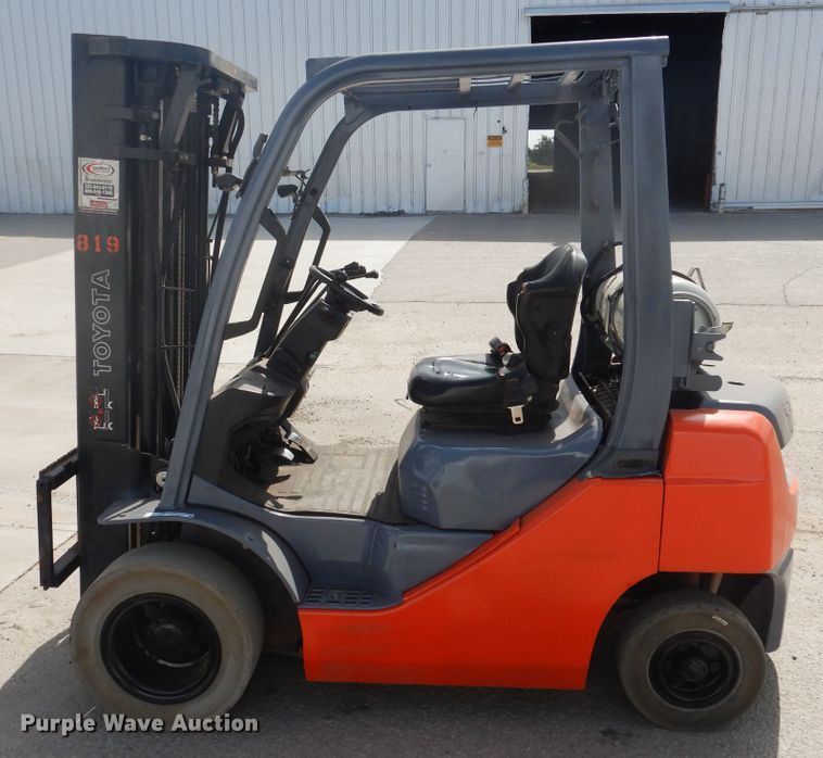 image for item HO9891 2008 Toyota 8FGU20  forklift