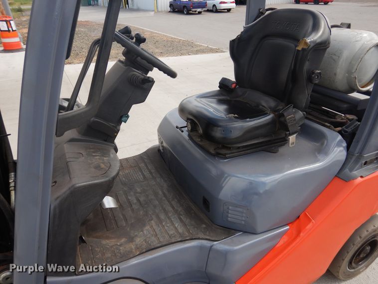 image for item HO9891 2008 Toyota 8FGU20  forklift