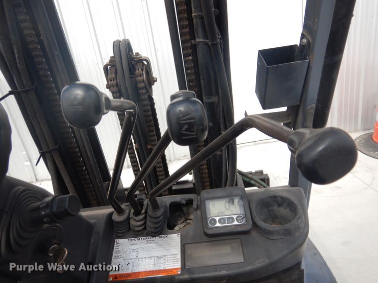 image for item HO9891 2008 Toyota 8FGU20  forklift