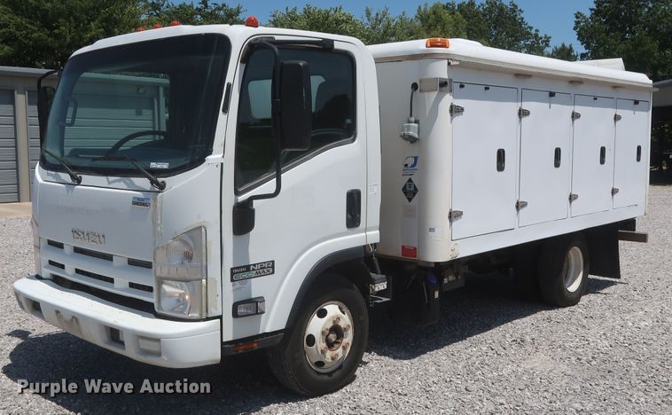 image for item HT9674 2013 Isuzu NPR  refrigerated truck