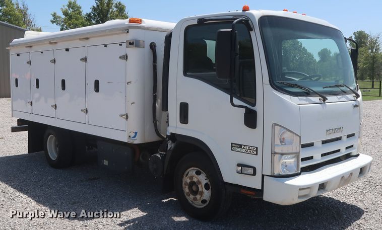 image for item HT9674 2013 Isuzu NPR  refrigerated truck