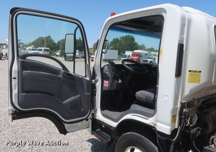 image for item HT9674 2013 Isuzu NPR  refrigerated truck