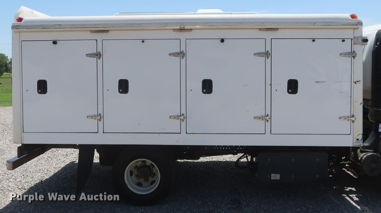 image for item HT9674 2013 Isuzu NPR  refrigerated truck
