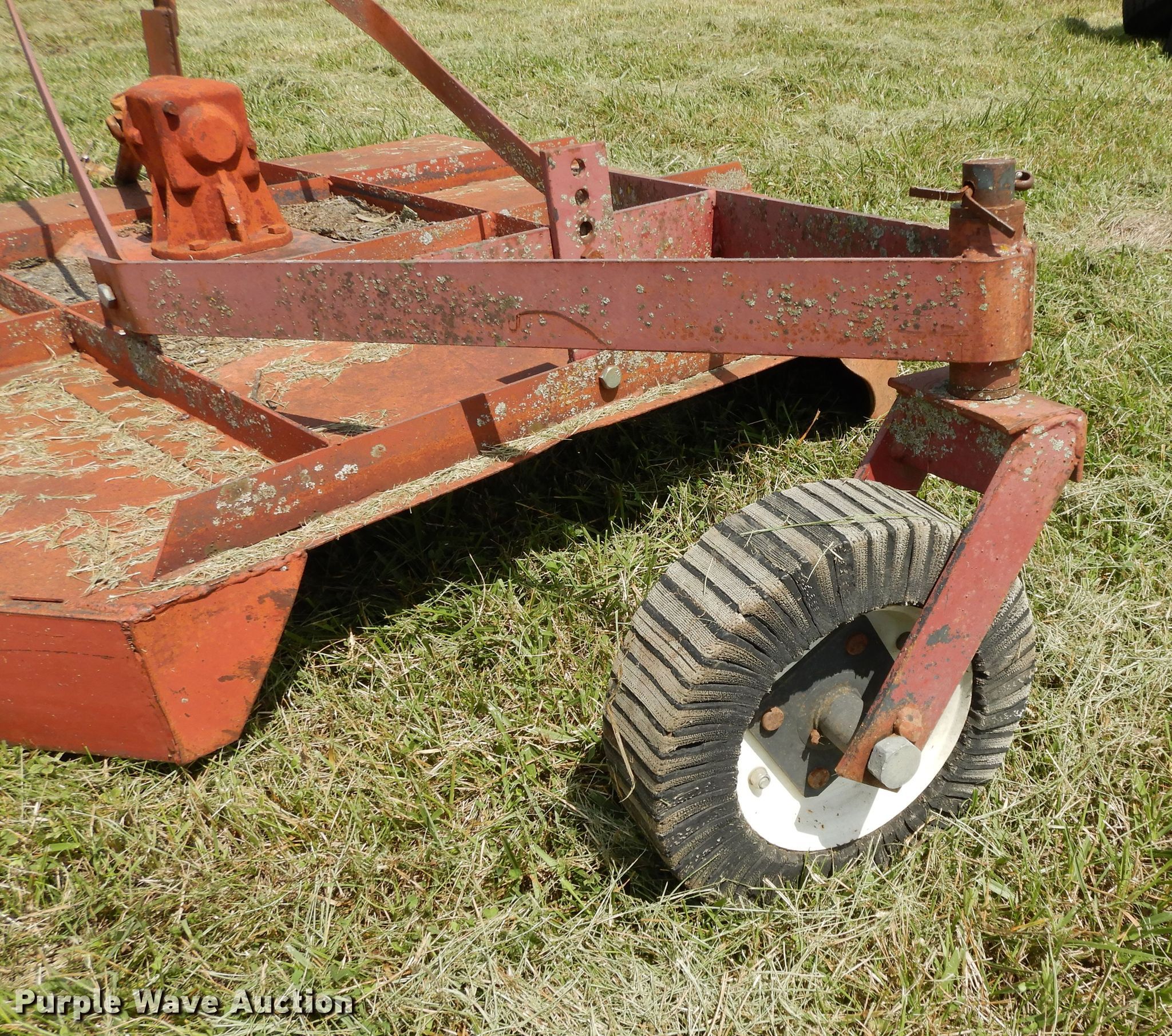 Rotary mower in Eudora, KS Item DF5309 sold Purple Wave