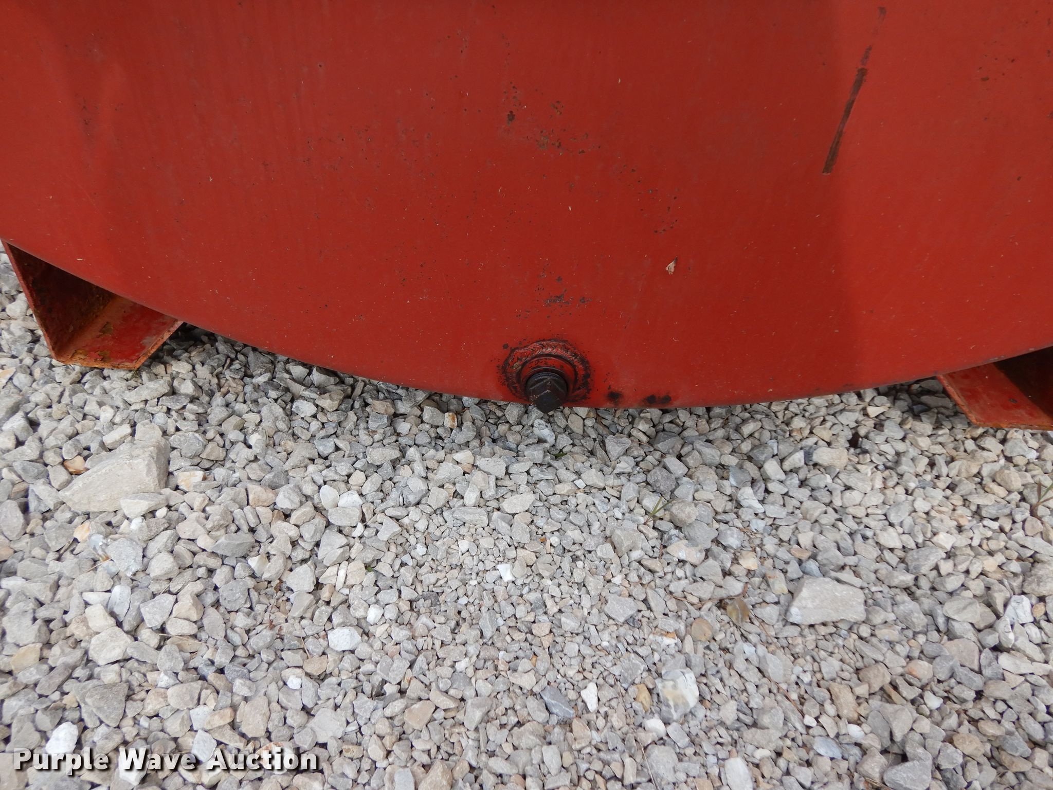 Fuel tank in Boonville, MO Item DG6947 sold Purple Wave