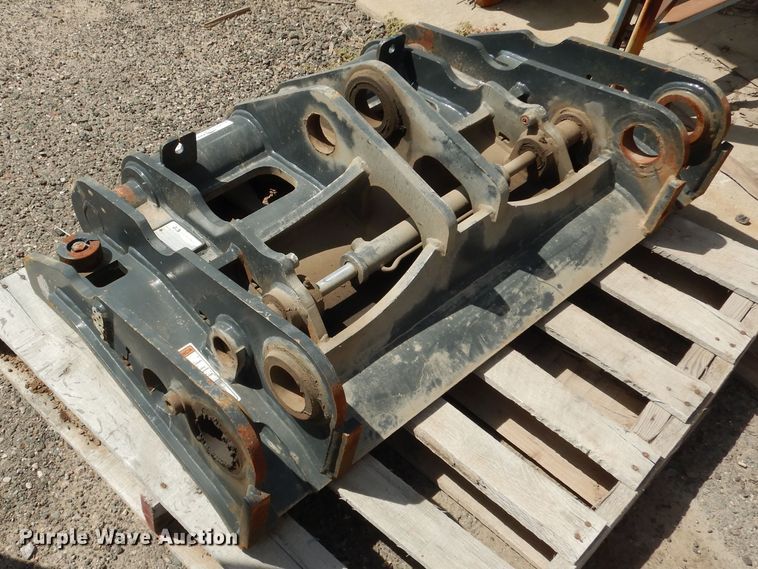 image for item AF9993 2012 JRB wheel loader quick coupler