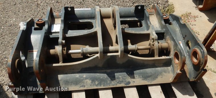 image for item AF9993 2012 JRB wheel loader quick coupler