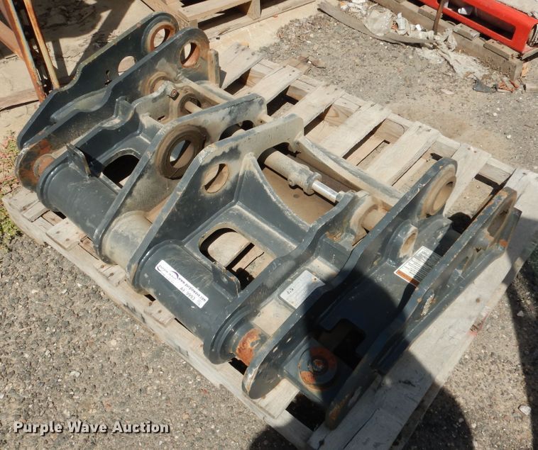 image for item AF9993 2012 JRB wheel loader quick coupler