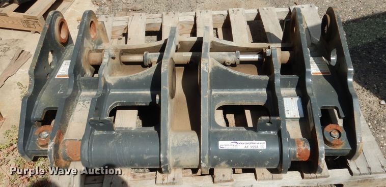 image for item AF9993 2012 JRB wheel loader quick coupler