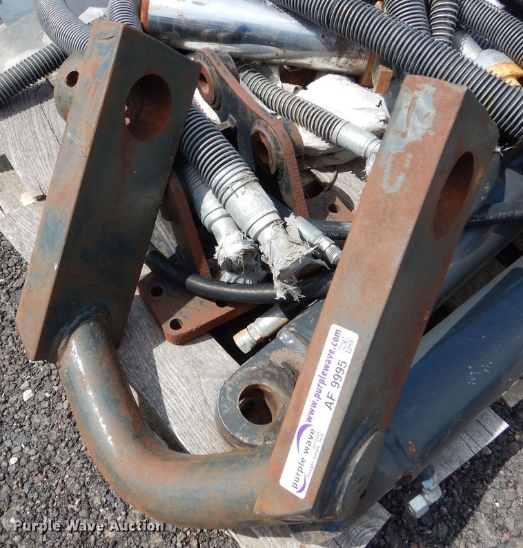 image for item AF9995 2011 magnet clevis