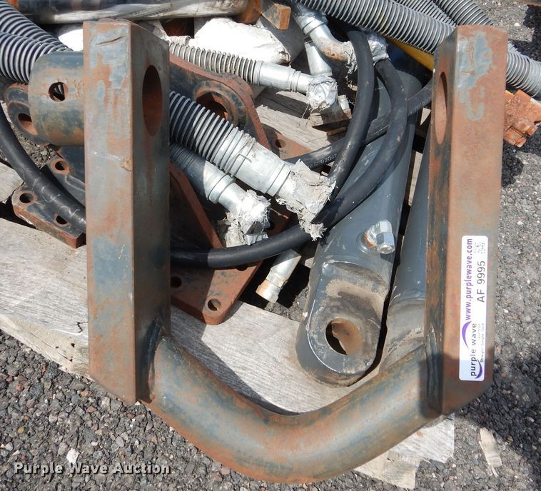 image for item AF9995 2011 magnet clevis