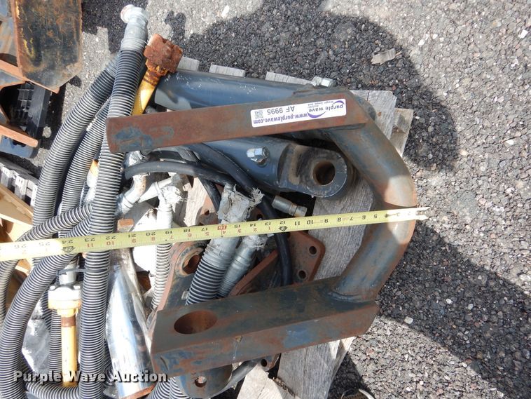 image for item AF9995 2011 magnet clevis