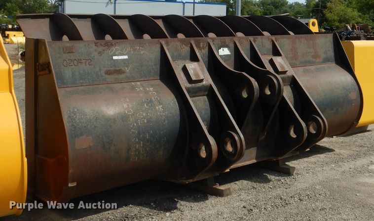 image for item AF9997 2011 163"W loader bucket