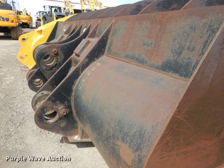 image for item AF9997 2011 163"W loader bucket