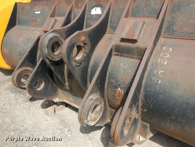 image for item AF9997 2011 163"W loader bucket