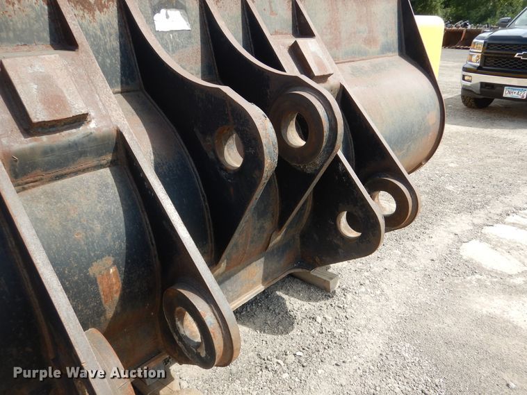 image for item AF9997 2011 163"W loader bucket