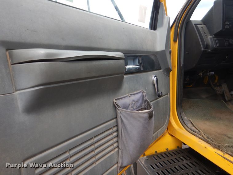 image for item DA8401 1991 GMC TopKick  dump truck