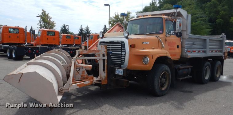 image for item DA8402 1991 Ford L9000  dump truck