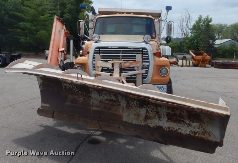 image for item DA8402 1991 Ford L9000  dump truck