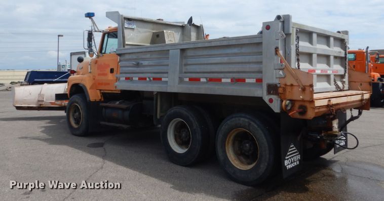 image for item DA8402 1991 Ford L9000  dump truck