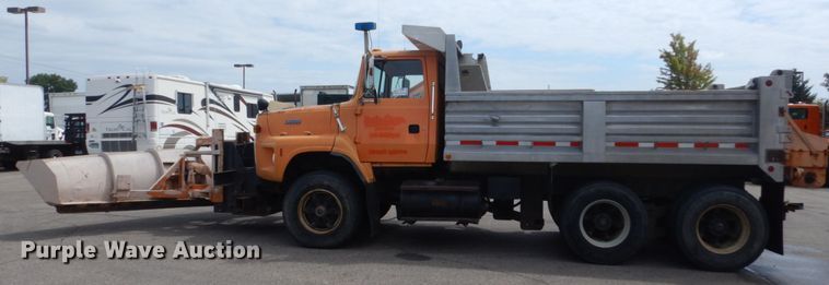 image for item DA8402 1991 Ford L9000  dump truck