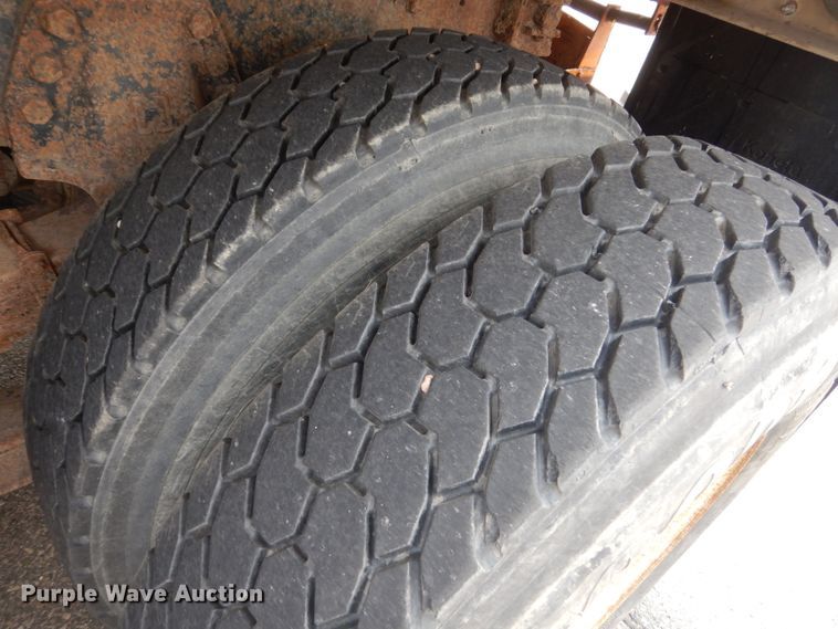 image for item DA8402 1991 Ford L9000  dump truck