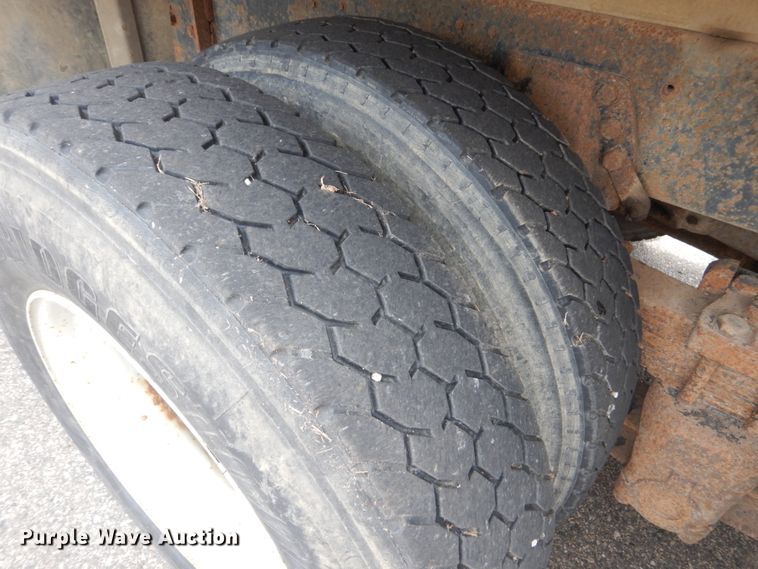 image for item DA8402 1991 Ford L9000  dump truck