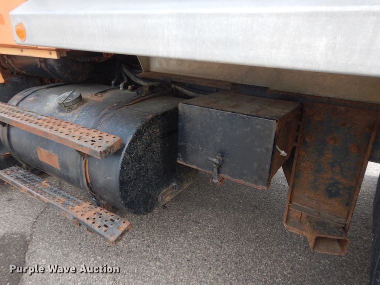 image for item DA8402 1991 Ford L9000  dump truck