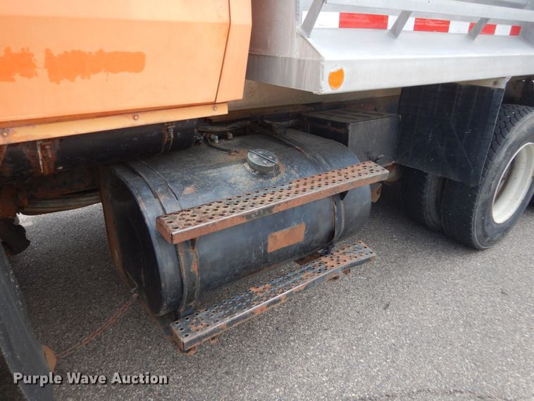 image for item DA8402 1991 Ford L9000  dump truck