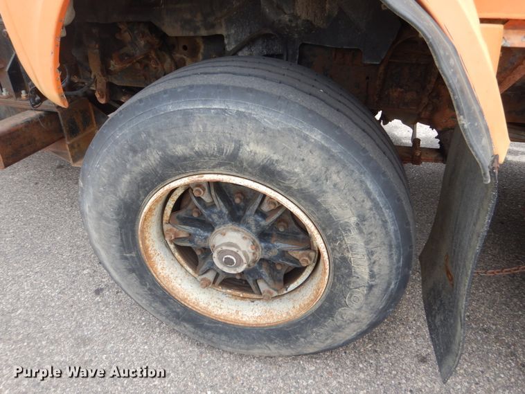 image for item DA8402 1991 Ford L9000  dump truck