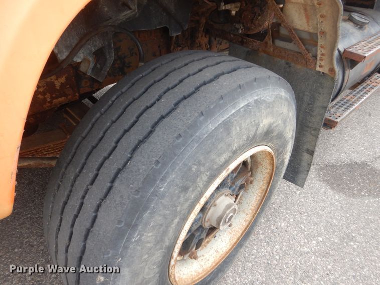 image for item DA8402 1991 Ford L9000  dump truck