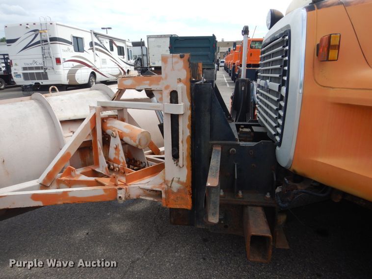 image for item DA8402 1991 Ford L9000  dump truck