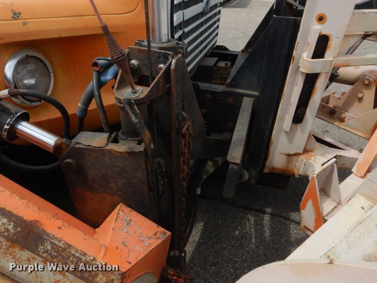 image for item DA8402 1991 Ford L9000  dump truck