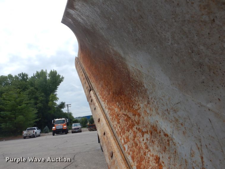 image for item DA8402 1991 Ford L9000  dump truck