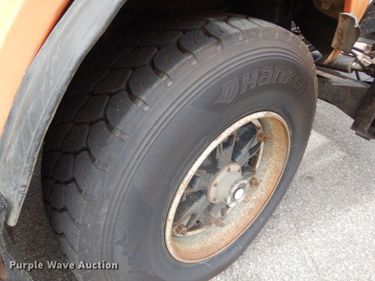 image for item DA8402 1991 Ford L9000  dump truck