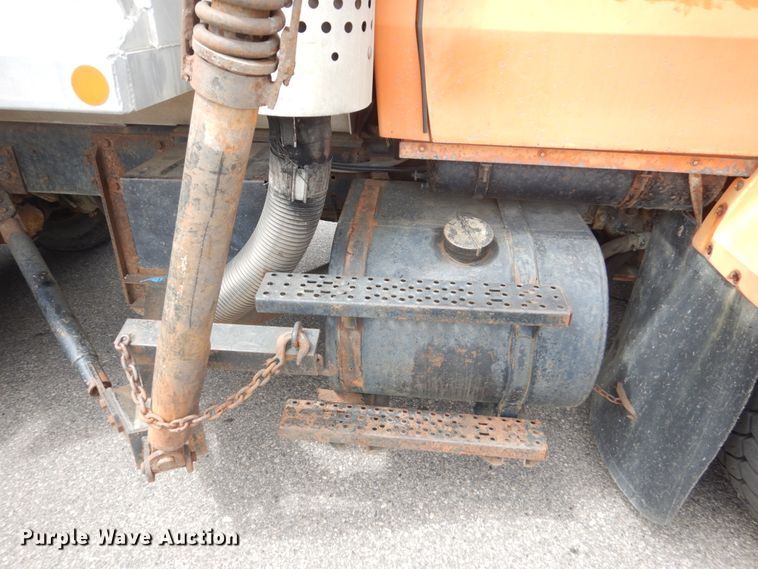 image for item DA8402 1991 Ford L9000  dump truck