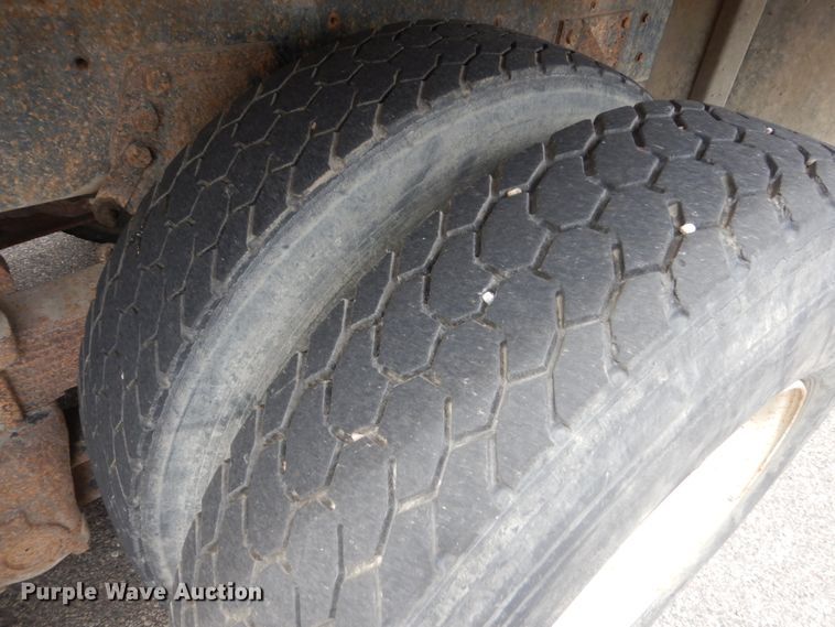 image for item DA8402 1991 Ford L9000  dump truck