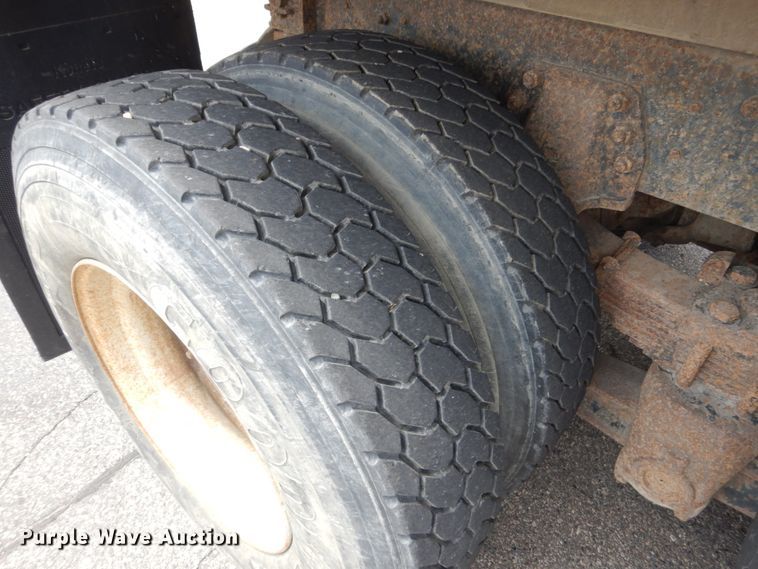 image for item DA8402 1991 Ford L9000  dump truck