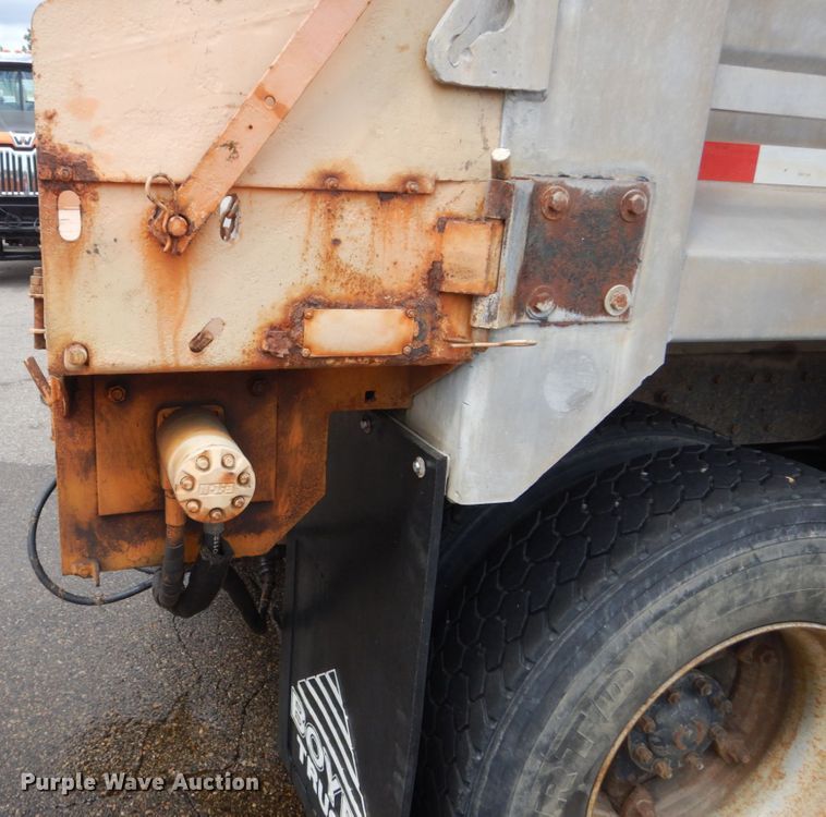 image for item DA8402 1991 Ford L9000  dump truck